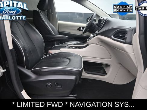 Used 2024 Chrysler Pacifica Limited FWD image 15
