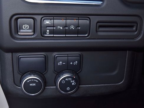 Used 2023 Chevrolet Tahoe LT image 32