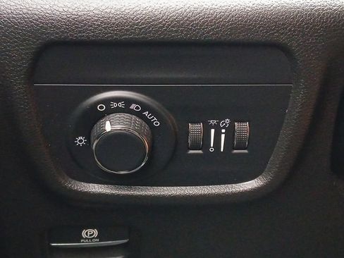 Used 2023 Jeep Grand Cherokee Altitude RWD image 12