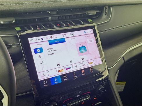 New 2025 Jeep Grand Cherokee Limited image 13