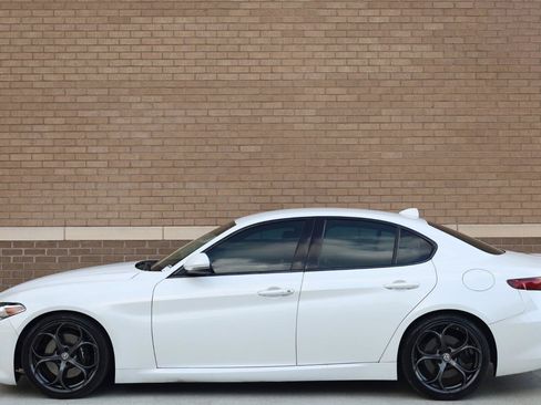Used 2017 Alfa Romeo Giulia Ti w/ TI 19" Sport Package RWD image 3