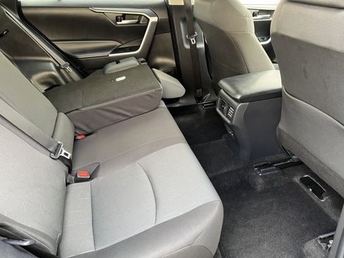 Used 2025 Toyota RAV4 XLE AWD/4WD image 20