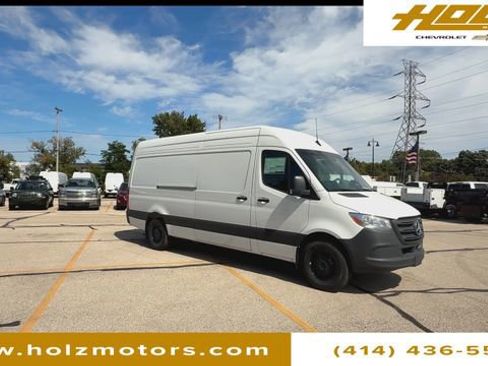 Used 2025 Mercedes-Benz Sprinter 2500 image 4