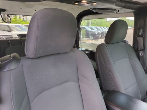 Used 2019 Jeep Wrangler Sport AWD/4WD image 7