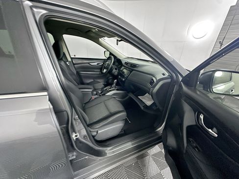 Used 2020 Nissan Rogue SV image 30