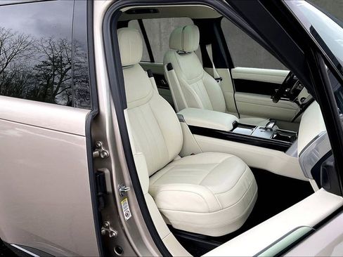 Used 2025 Land Rover Range Rover SE image 29
