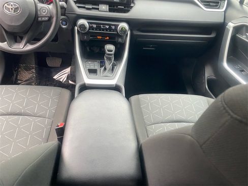 Used 2022 Toyota RAV4 XLE image 6