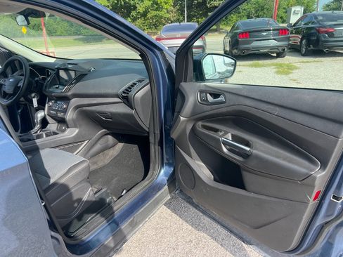 Used 2018 Ford Escape SE w/ SE Sync 3 Package FWD image 23