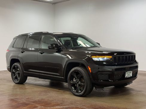Used 2023 Jeep Grand Cherokee L Laredo image 23
