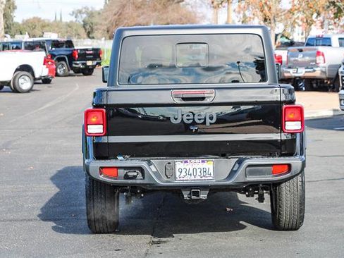 Used 2023 Jeep Gladiator Sport image 3
