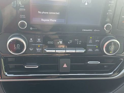 Used 2021 Toyota Highlander LE AWD/4WD image 20
