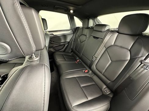 Certified 2025 Porsche Macan w/ Premium Package Plus AWD/4WD image 40