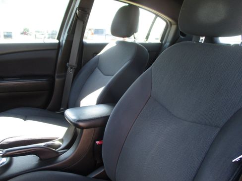 Used 2014 Chrysler 200 LX FWD image 21