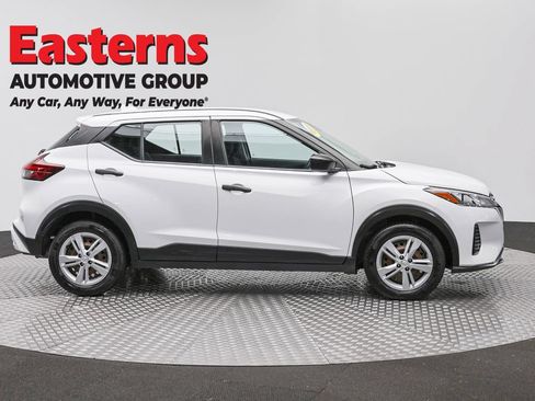 Used 2022 Nissan Kicks S FWD image 4