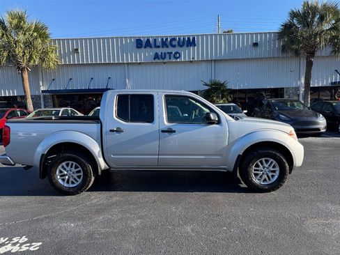 Used 2018 Nissan Frontier SV image 1
