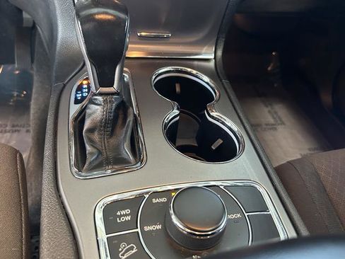 Used 2020 Jeep Grand Cherokee Laredo image 19