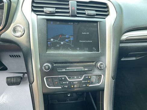 Used 2017 Ford Fusion SE w/ Fusion SE Technology Package FWD image 13