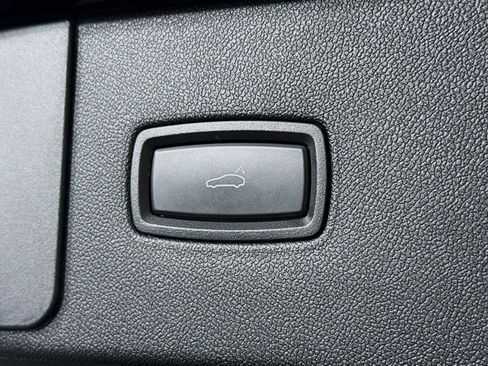 Used 2020 Porsche Cayenne AWD/4WD image 16