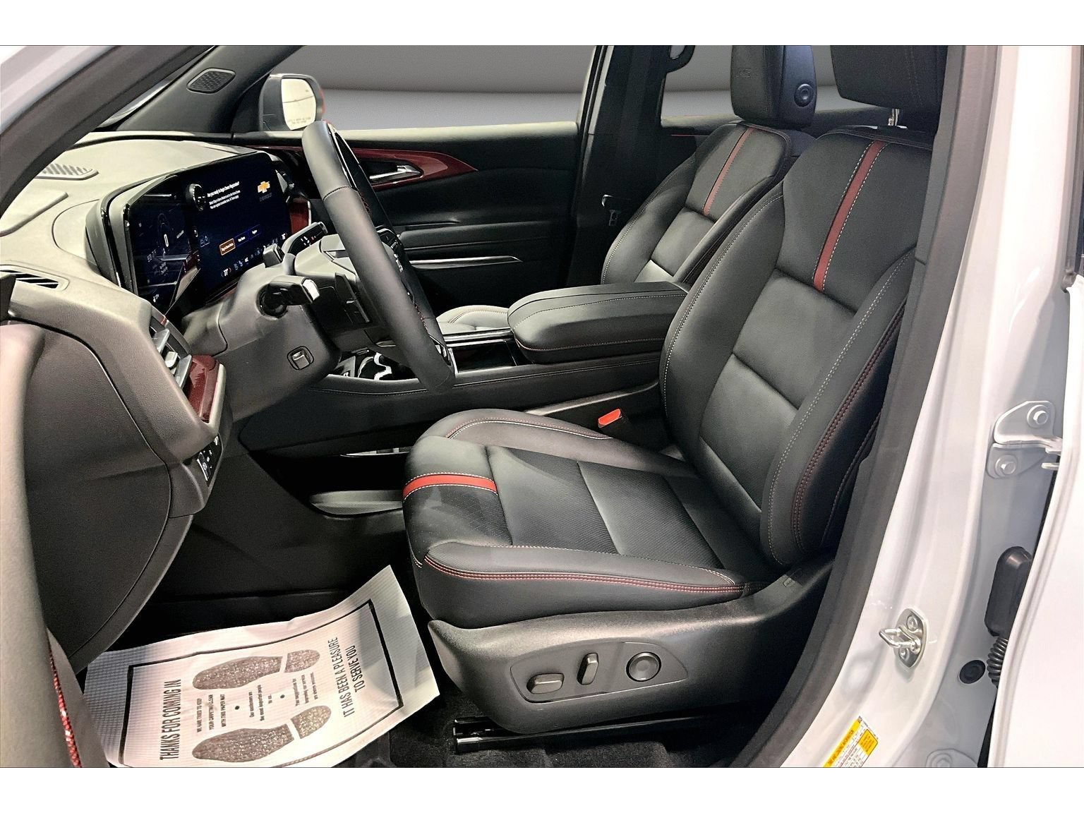 New 2026 Chevrolet Traverse RS w/ LPO, Floor Liner Package FWD image 10
