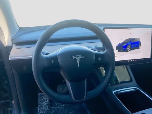 Used 2023 Tesla Model Y Long Range AWD/4WD image 10