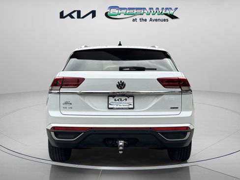 Used 2020 Volkswagen Atlas Cross Sport SE w/ Panoramic Sunroof Package image 5