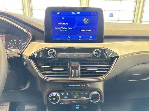 Certified 2022 Ford Escape SE w/ Cold Weather Package image 3