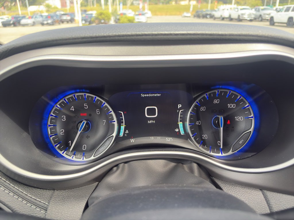 New 2027 Chrysler Pacifica Select w/ Family Tech Group AWD/4WD image 8