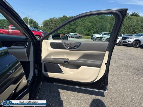 Used 2018 Lincoln Continental Premiere AWD/4WD image 40