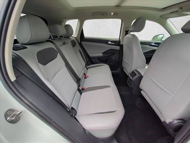 Used 2022 Volkswagen Taos SE FWD image 23