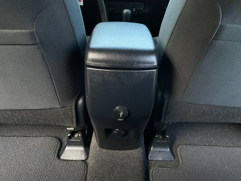 Used 2017 Toyota RAV4 LE image 28