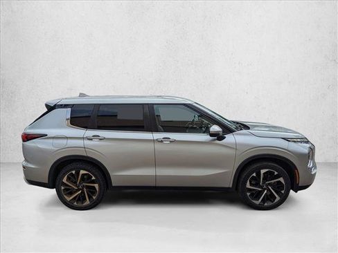 Used 2022 Mitsubishi Outlander SE AWD/4WD image 4