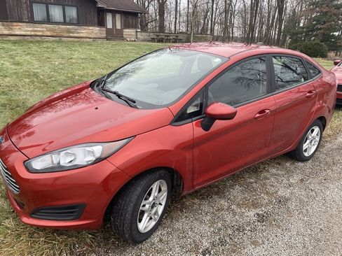 Used 2018 Ford Fiesta SE image 2
