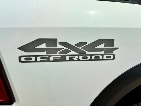 Used 2018 RAM 2500 Tradesman w/ Chrome Appearance Group AWD/4WD image 11