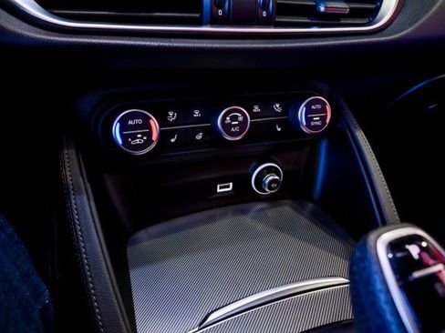 Used 2023 Alfa Romeo Stelvio Veloce image 38