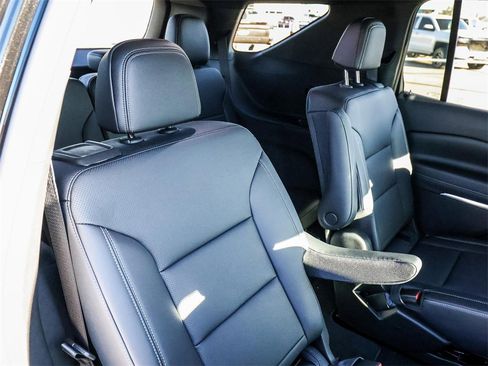 Used 2026 Chevrolet Traverse LT w/ Enhanced Driving Package image 25