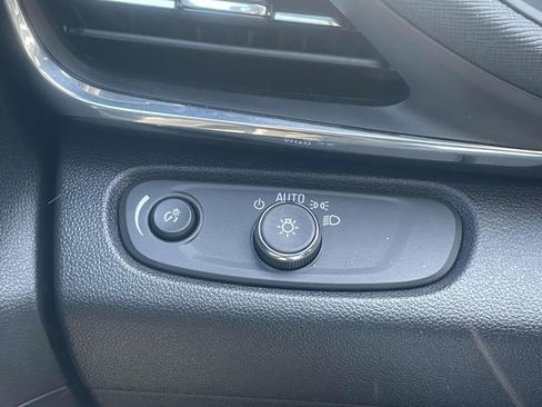 Used 2025 Buick Envista Preferred w/ Convenience I Package FWD image 18