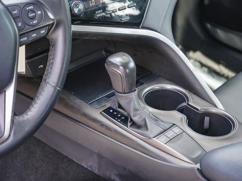 Used 2022 Toyota Camry SE w/ Carpet Mat Package (TMS) FWD image 17