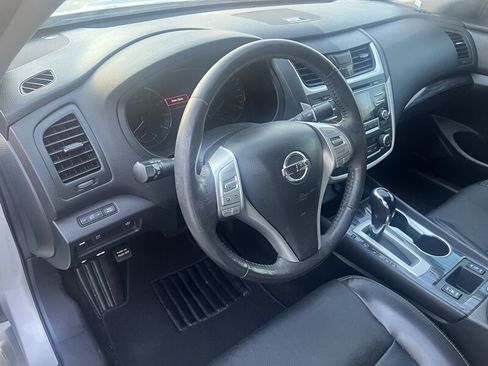 Used 2017 Nissan Altima 2.5 SL w/ Moonroof Package image 15