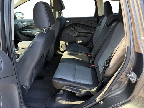 Used 2017 Ford Escape SE image 16