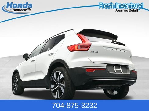Used 2025 Volvo XC40 B5 Plus AWD/4WD image 37