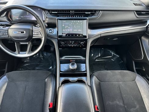 Used 2022 Jeep Grand Cherokee Altitude AWD/4WD image 11