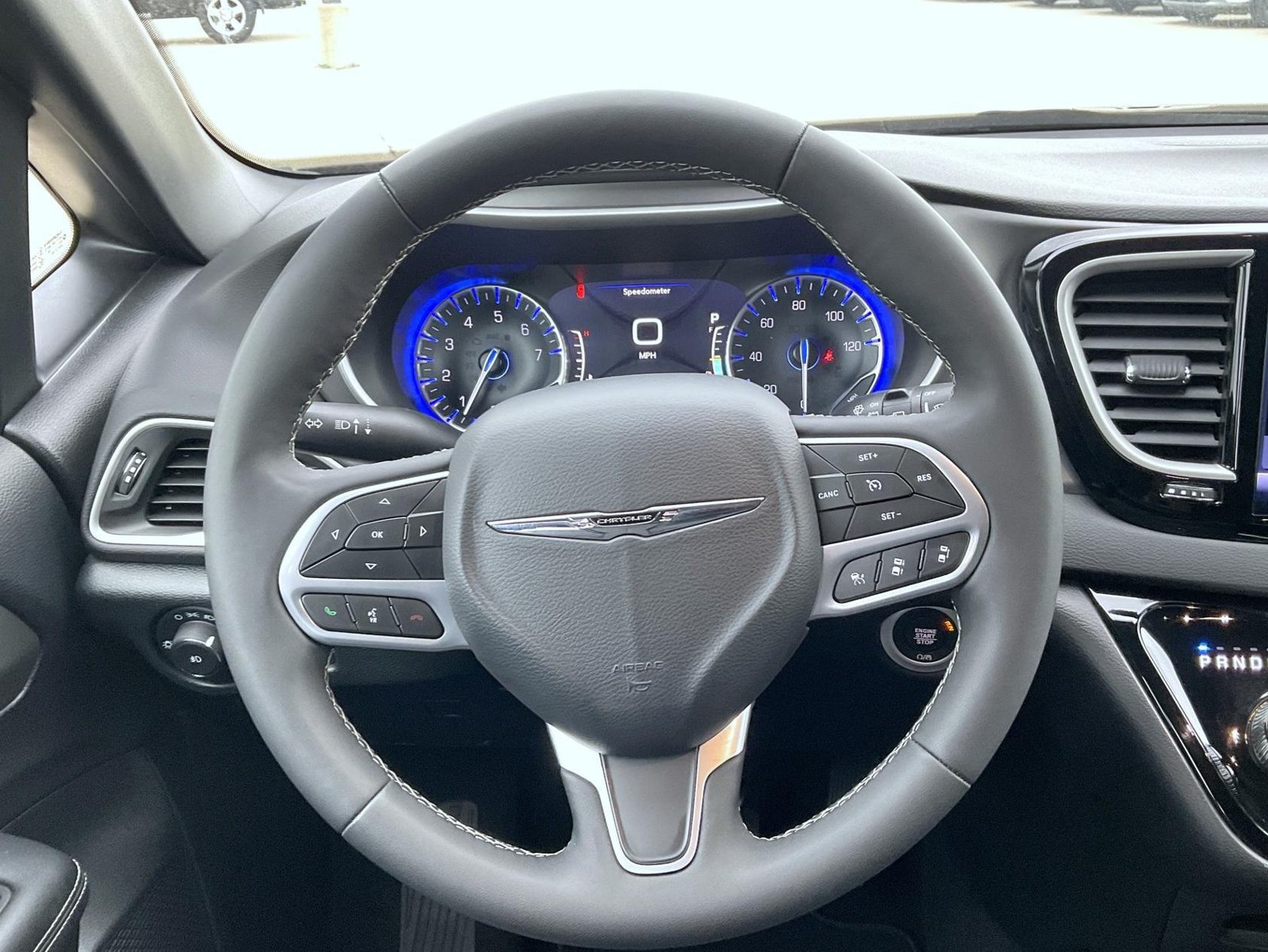 Used 2025 Chrysler Pacifica Select FWD image 16