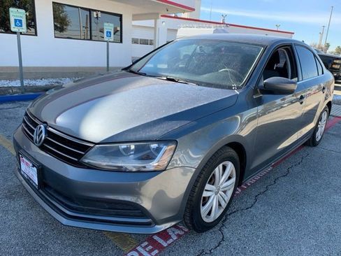 Used 2017 Volkswagen Jetta S image 3