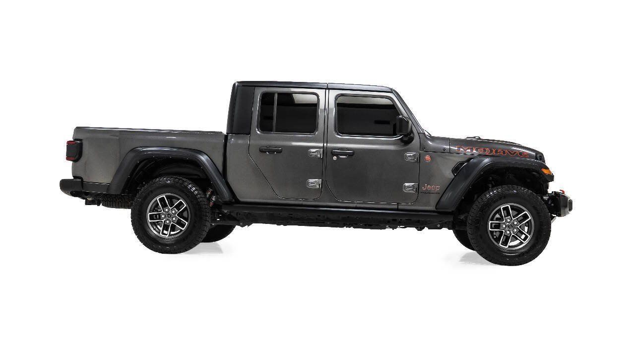 Used 2024 Jeep Gladiator Mojave AWD/4WD image 5