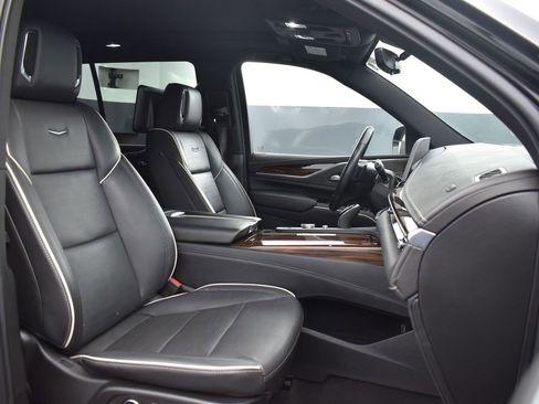 Used 2021 Cadillac Escalade Premium Luxury image 40