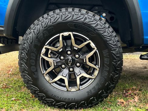 Used 2024 Chevrolet Colorado ZR2 w/ ZR2 Convenience Package III image 8