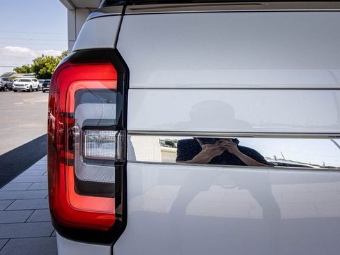 Used 2024 Ford Expedition Limited RWD image 15