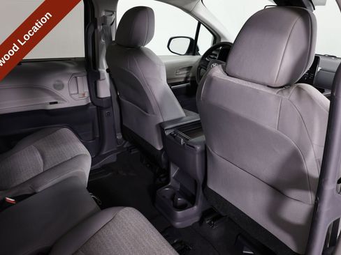 Used 2022 Toyota Sienna LE FWD image 37
