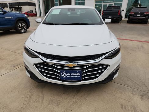 Used 2024 Chevrolet Malibu LT image 2