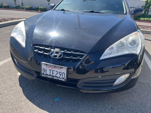 Used 2012 Hyundai Genesis 3.8 image 2